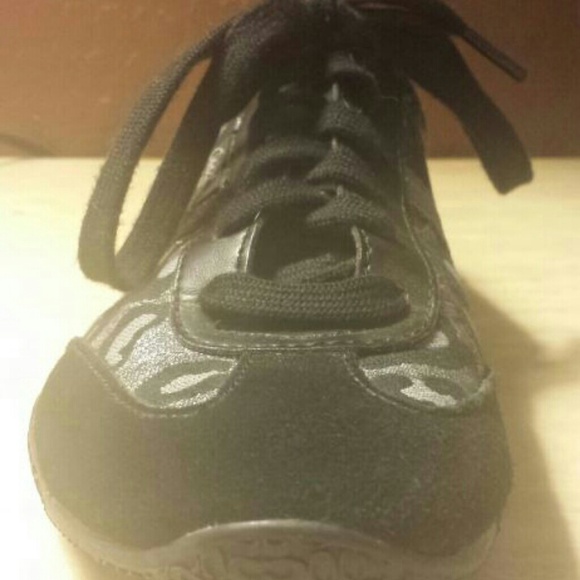 COACH SHOES SIZE 6 (Kinsley Coach) no trading - Picture 3 of 3