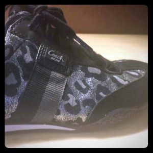 COACH SHOES SIZE 6 (Kinsley Coach) no trading