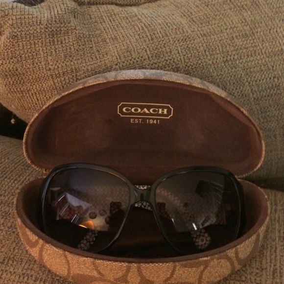 💯 Authentic  Coach Sunglasses 🌸