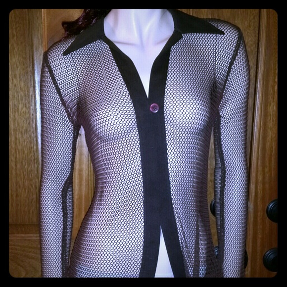 Versatile mesh top.