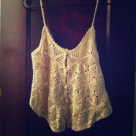 Crochet tank top with buttons
