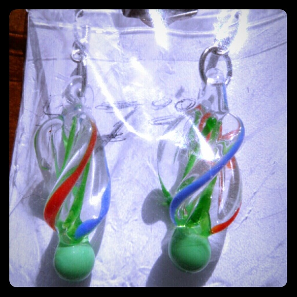 Unique Spiral Design Glass Earnings - Picture 1 of 3