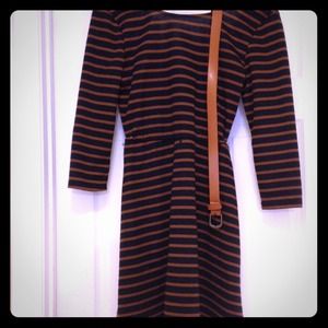 Long sleeved dress that comes with a brown belt.