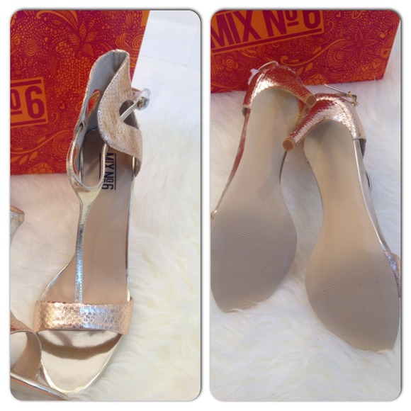 Mix No 6 Steppin Out Gold Snakeskin Heels - Picture 2 of 4