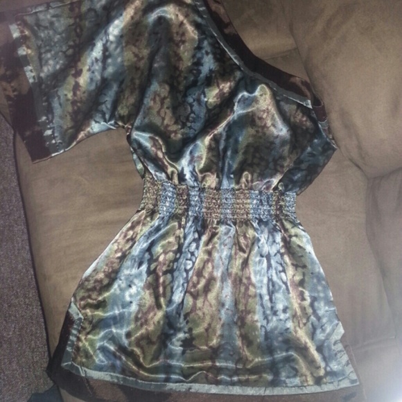 🚫SOLD🚫Out going top shirt