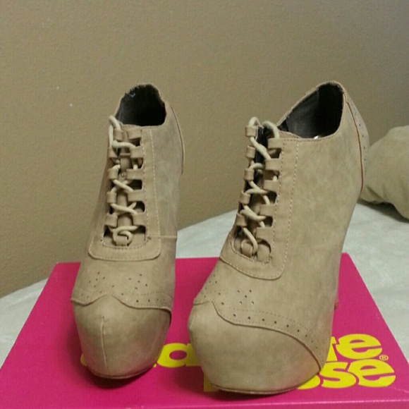 6" heels,nude color