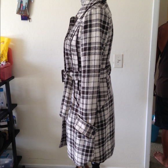 Coat - Picture 2 of 4