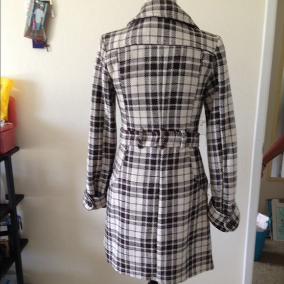 Coat - Picture 3 of 4