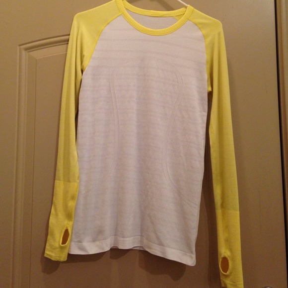 lululemon athletica Tops - 🔽reduced LULULEMON long sleeve size 6 pull over🔽