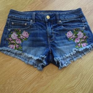 American Eagle foral shorts! BRAND NEW