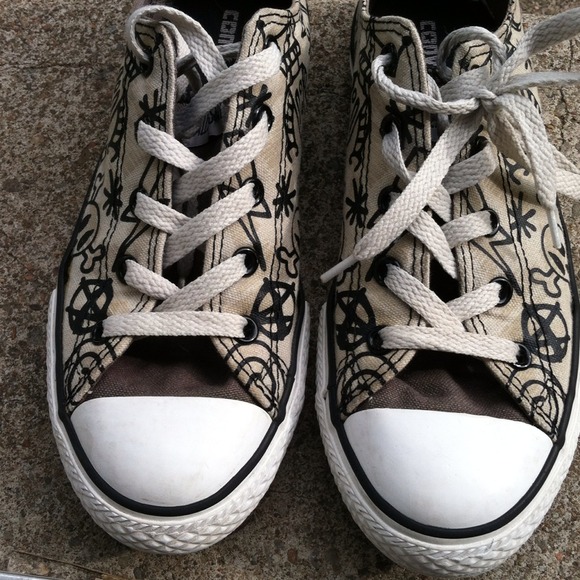 *ON HOLD*Converse :)