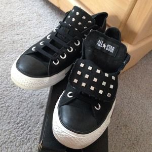 Barely worn black converse