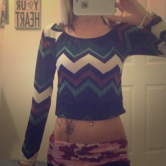 Long sleeve crop top