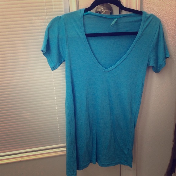 Ocean blue v-neck, size XS