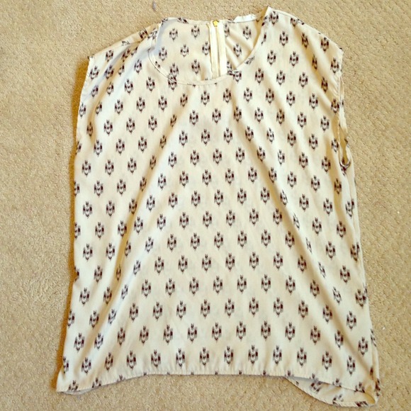 Sleeveless size L olive & oak blouse