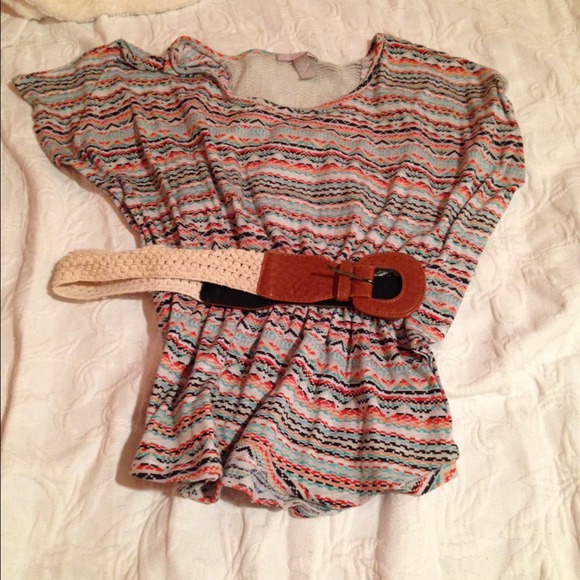 Aztec printed multicolored crocheted shirt w belt.