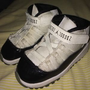 Jordan Concords. 8c black and white