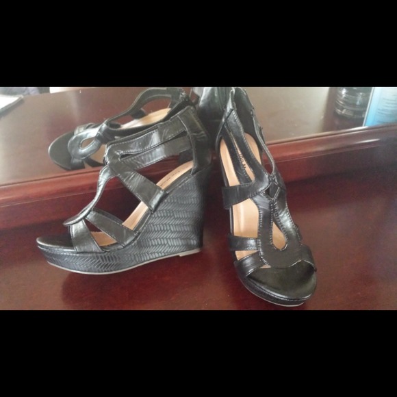 Black wedges!