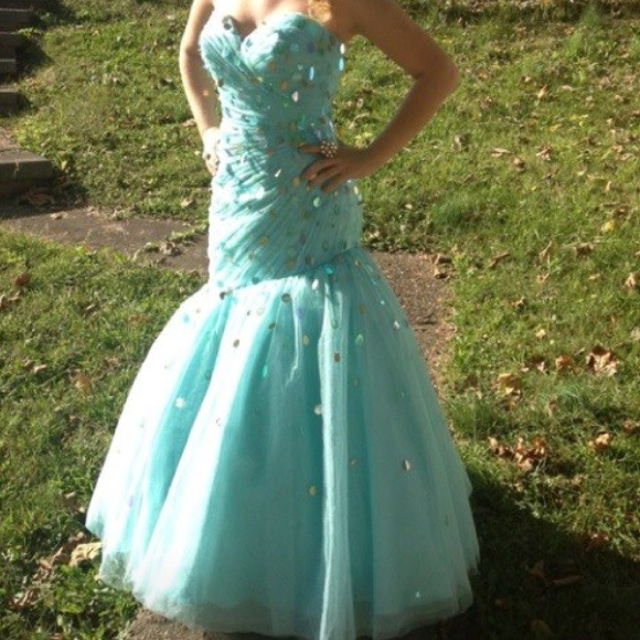 This is my sophomore formal dress:)
