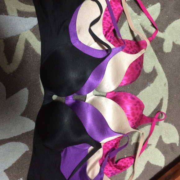 4 32c Victoria secret bras.