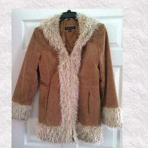 Stylish beige coat with the right touch of furr