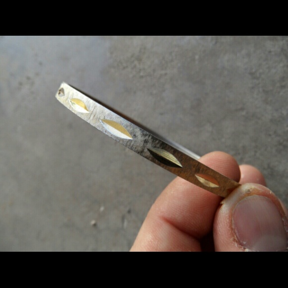Exquisite Goldtone Bracelet - Picture 1 of 3