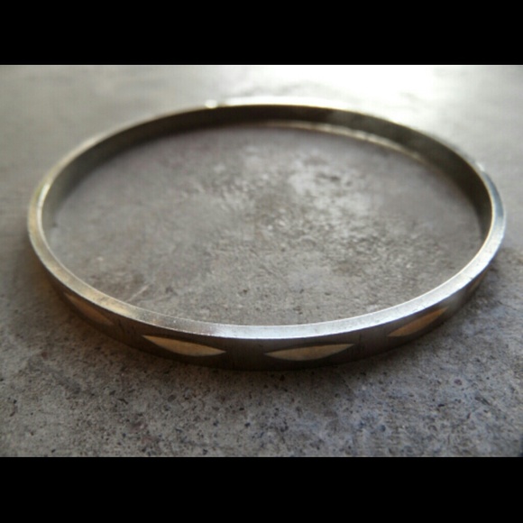 Exquisite Goldtone Bracelet - Picture 3 of 3