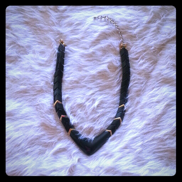 Necklace - Picture 1 of 4