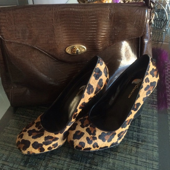 Reduce New BCBGeneration leopard wedges size 7