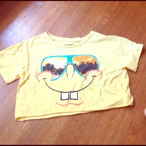 CROP TOP