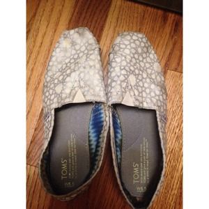 💫 TOMS 🌟 SIlver and white toms 💖