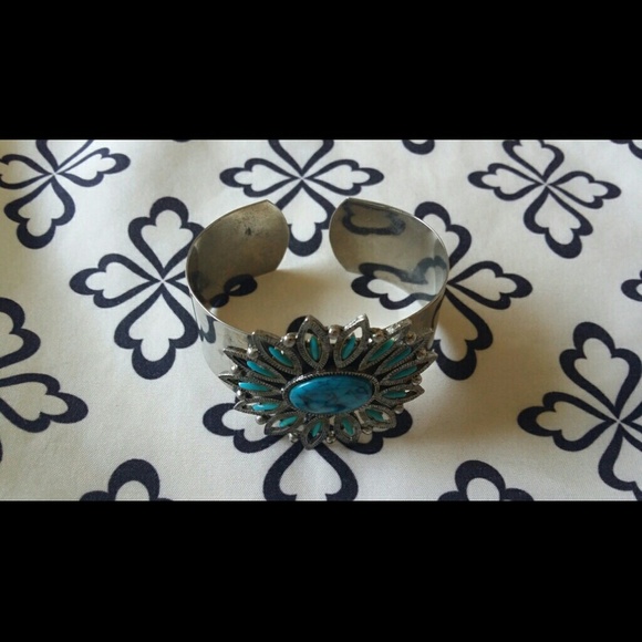 Silver and turquoise big statement Bangle - Picture 2 of 4