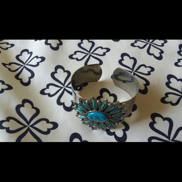 Silver and turquoise big statement Bangle - Picture 3 of 4