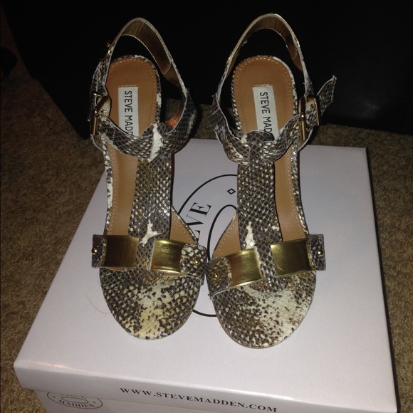Great shoe!! Snakeskin and Gold T-strap Sandal