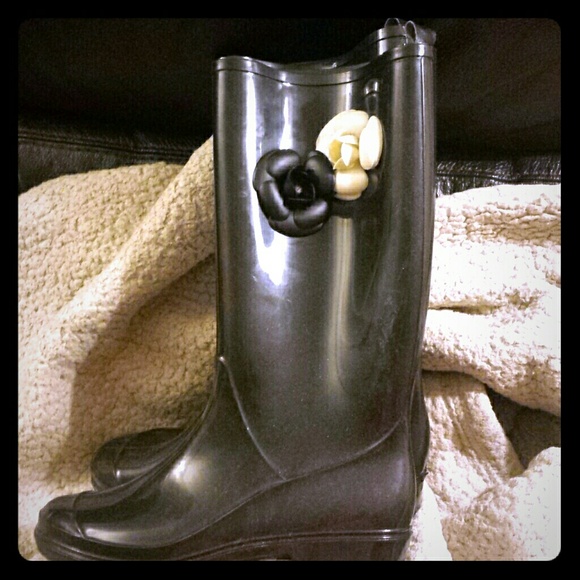 NWOT Chanel Inspired Rainboots