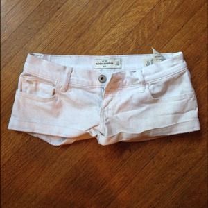 WHITE DENIM SHORTS