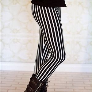NWOT Striped leggings!!