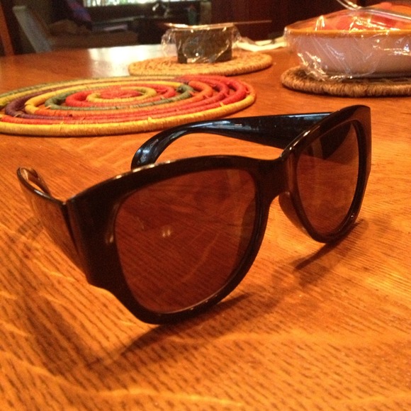 SUNGLASSES - Picture 2 of 2
