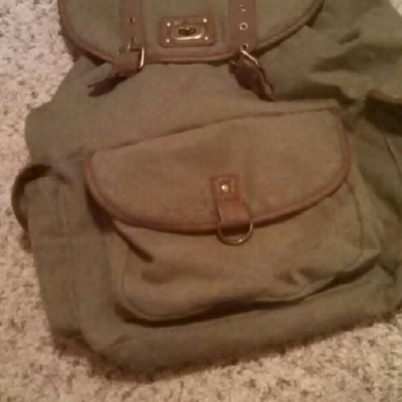 Backpack - Picture 3 of 4