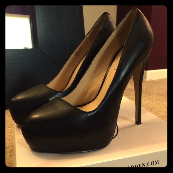 Steve Madden Black Leather Pumps Sz 10 - Picture 1 of 4