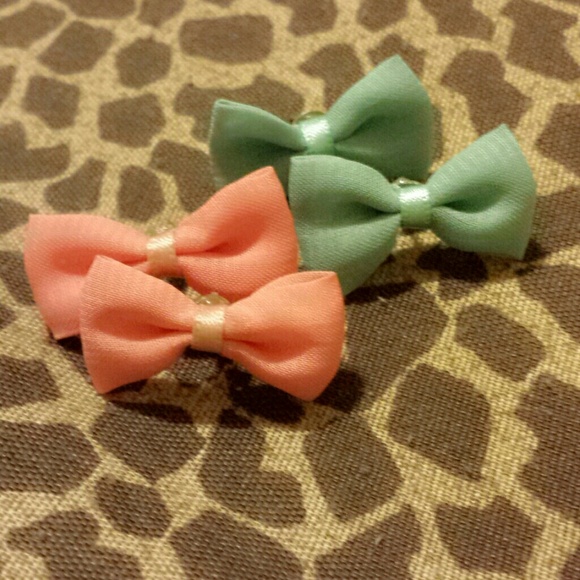 Bow earrings