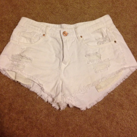 WHITE HIGH-WAISTED SHORTS