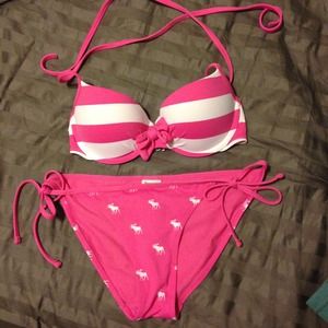 Adorable striped bikini