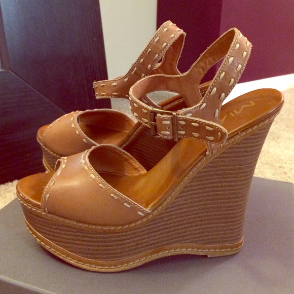 MIA Tan Wedges Sz 10 - Picture 1 of 4