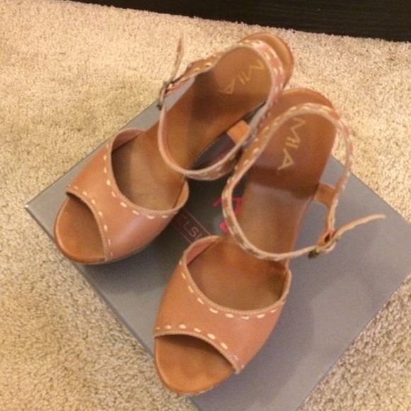 MIA Tan Wedges Sz 10 - Picture 4 of 4