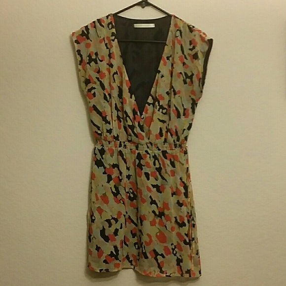 Jenny Han short sleeved floral v-neck dress