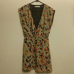 Jenny Han short sleeved floral v-neck dress