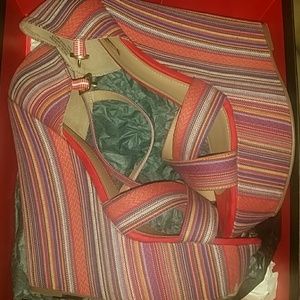 Multi-colored textured fabric wedges