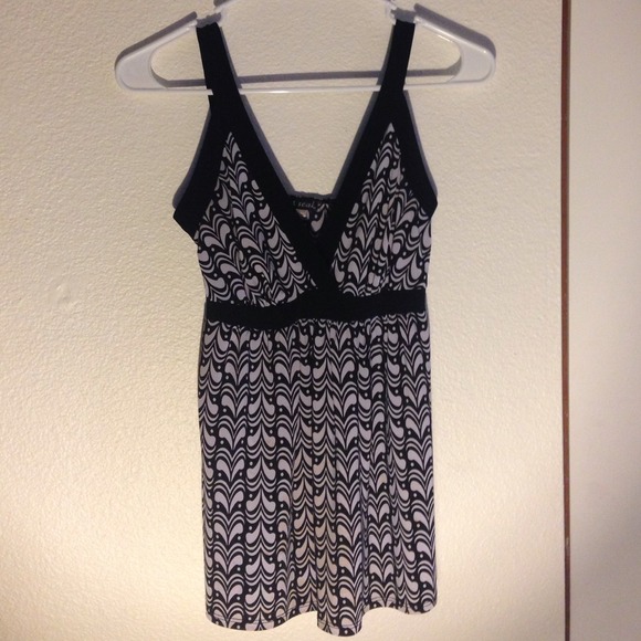 ✨ Black & White Printed Top ✨