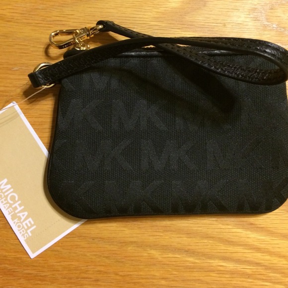 🎉SOLD🎉🎉Michael Kors Jet Set Wristlet - Picture 2 of 4